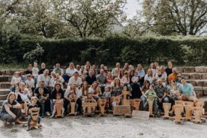 Das erste Holzwägelchen-Treff: Alle Gäste auf einem Bild.