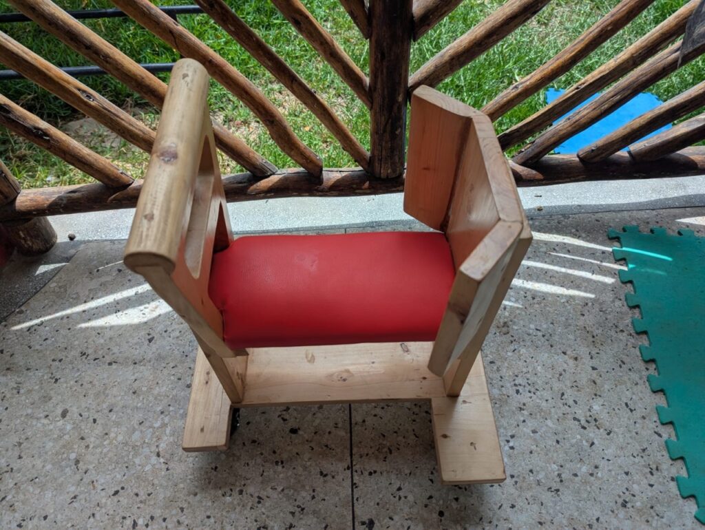 Das Holzwägelchen, welches nach Afrika geliefert wurde.